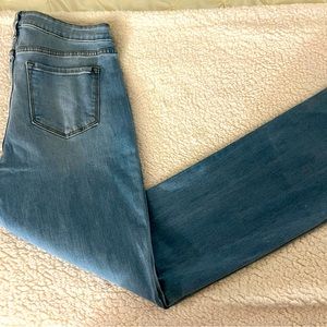 Women’s Old Navy Blue Jeans in size 16 Tall. 35” inseam. Super comfy.